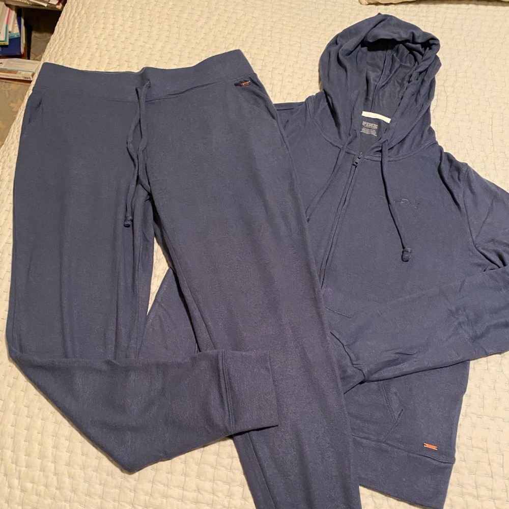 VS PINK Cozy Campus Jogger Set